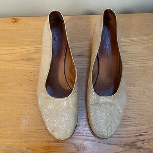 Elegant Cream Flats for Women